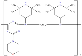 N,N'-Bis(2,2,6,6-tetramethyl-4-piperidinyl)-1,6-hexandiamin-2,4-dichlor-6-morpholino-1, 3,5-triazin-Copolymer